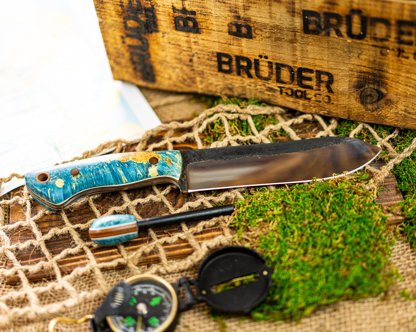 Brüder Brute Camp Knife- Blue Dyed Burl - 80crv2 Steel